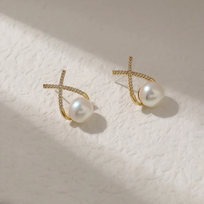 💖 Triangle Pearl Stud Earrings